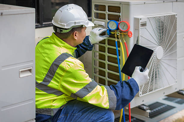 Professional Hvac technician working in Lehigh Acres, FL